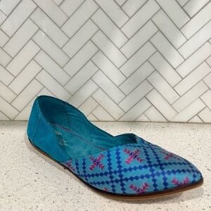 Toms Jutti Neat Slip-On Flats Blue & Pink Geometric Pattern Size 8.5
